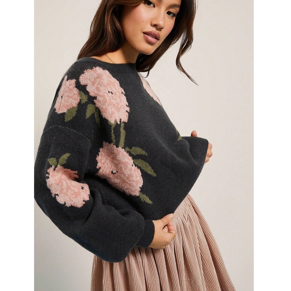 Roses Print Grey Knit Round Neck Long Sleeve Pullover Sweater
